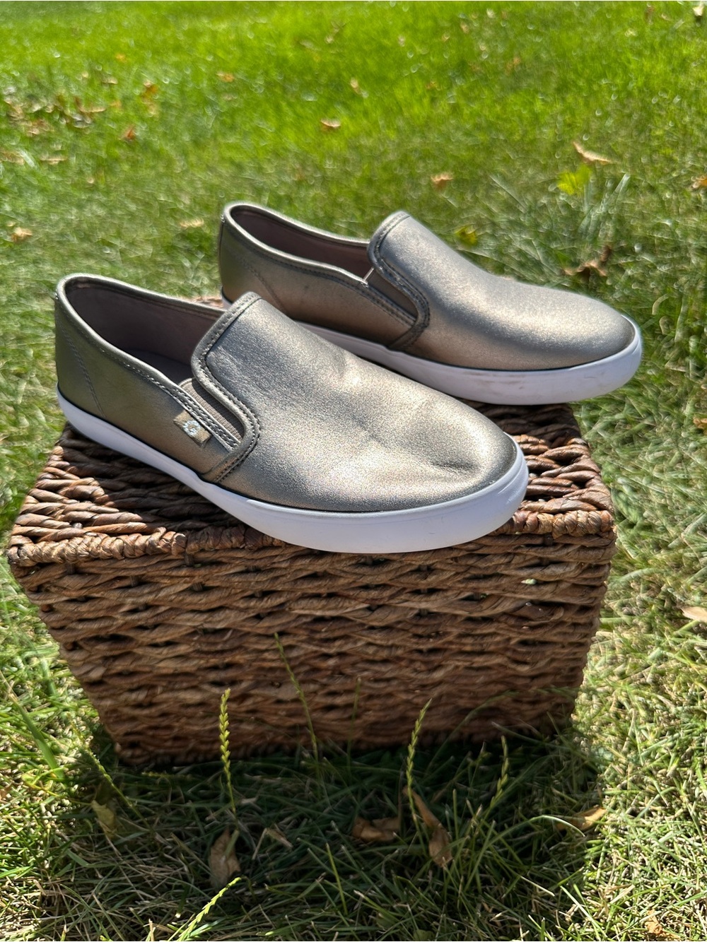 GUESS Pewter Metallic Silver Slip-On Sneakers size 8